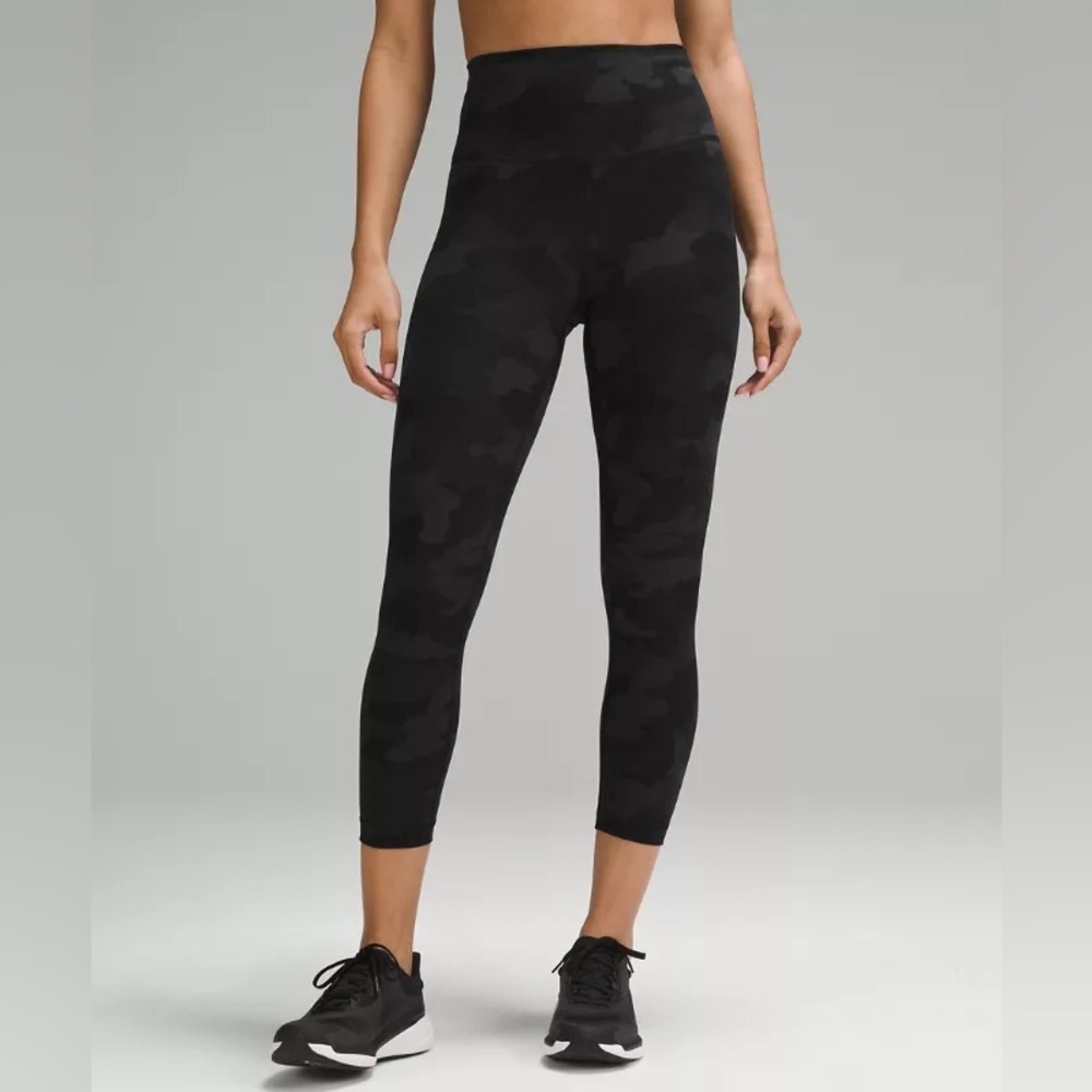 Lululemon Dark Camo cropped Leggings